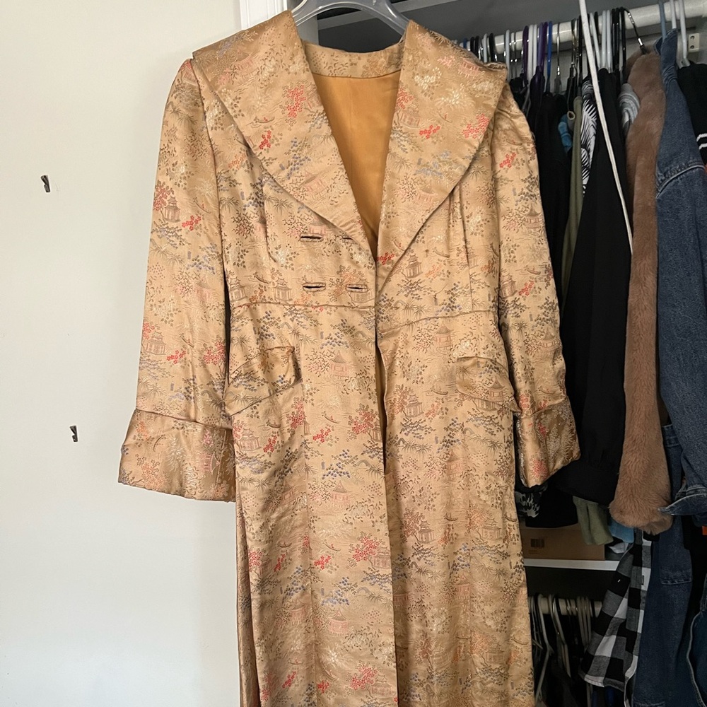 Vintage (1940’s) Asian full length jacquard jacket. Approx size 4-6.
